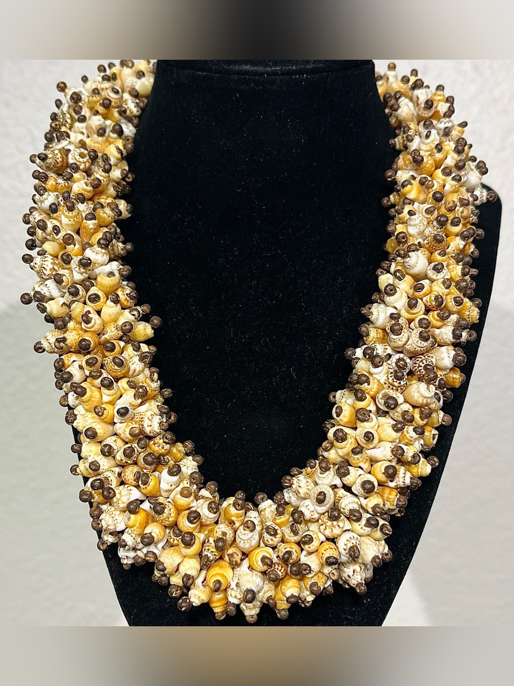 Handcrafted Shell Lei Necklace in Yellow and Brown - Picture 1 of 3